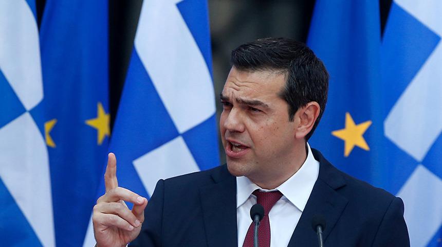 &Ccedil;ipras ilk kez kravat taktı