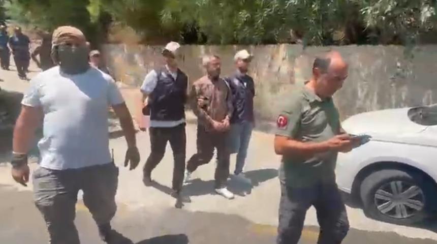 Marmaris'te g&ouml;m&uuml;l&uuml; silah hareketliliği: FET&Ouml;'c&uuml; hainin g&ouml;sterdiği yerler didik didik aranıyor