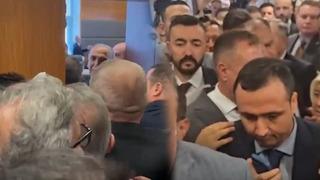 TBMM'de gerginlik ve izdiham! Ezilme tehlikesi geçirdiler