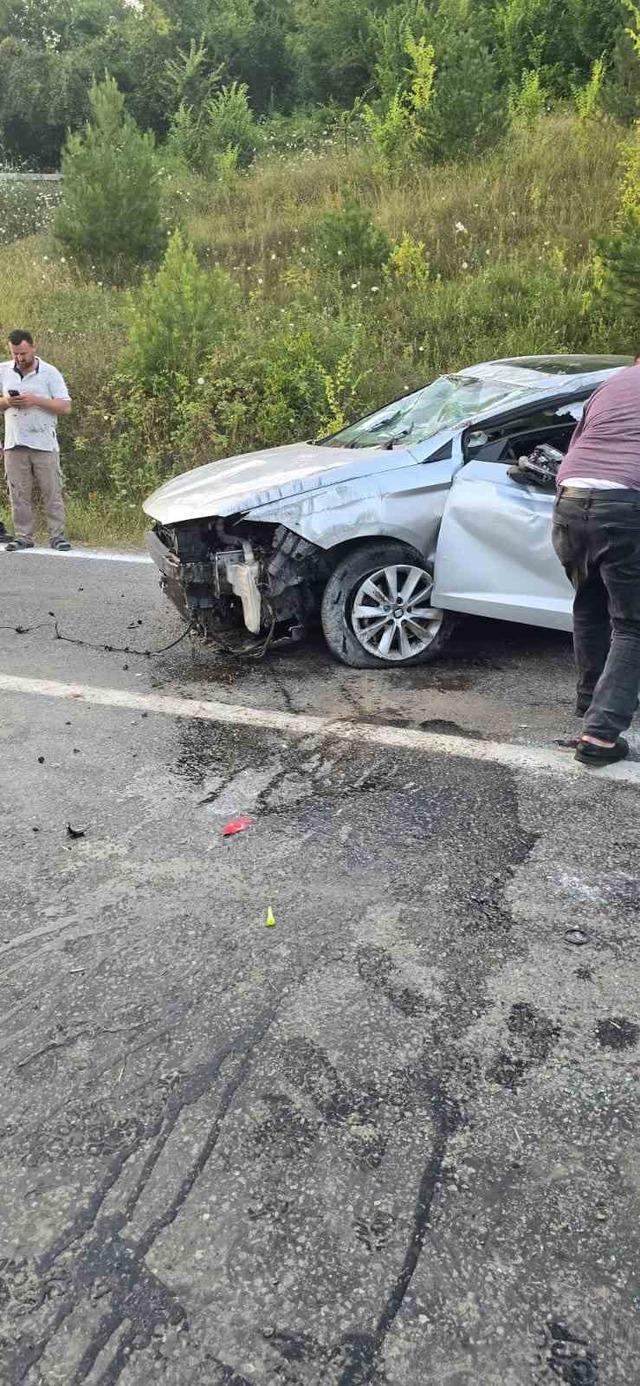 T&uuml;rkeli&rsquo;de otomobil takla attı: 2 yaralı 3