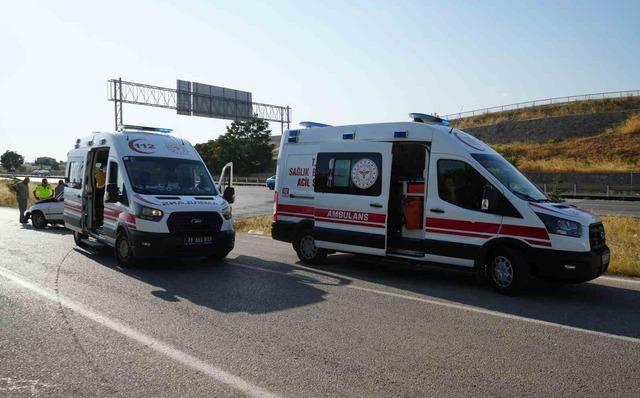 Kırıkkale&rsquo;de iki otomobil kafa kafaya &ccedil;arpıştı: 5 yaralı 3