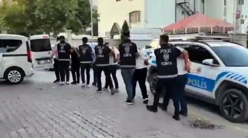 Kar maskeleriyle ara&ccedil; soyan 5 ş&uuml;pheli yakalandı