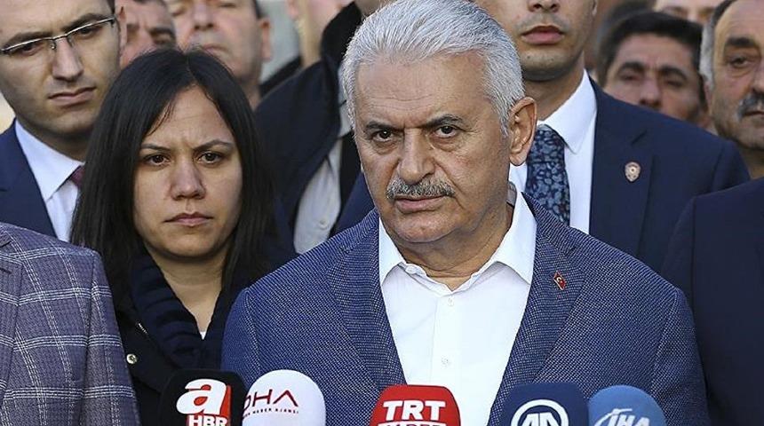 Binali Yıldırım'dan yabancı g&ouml;zlemcilere: Gelin adam gibi se&ccedil;imleri izleyin