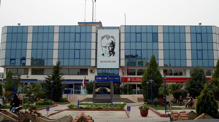 İlkay &Ccedil;i&ccedil;ek tutuklanınca... &Ccedil;ok konuşulacak iddia: Menderes Belediyesi AK Partiye ge&ccedil;ebilir