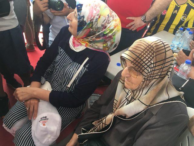 Muharrem İnce nin annesi miting alanında 1