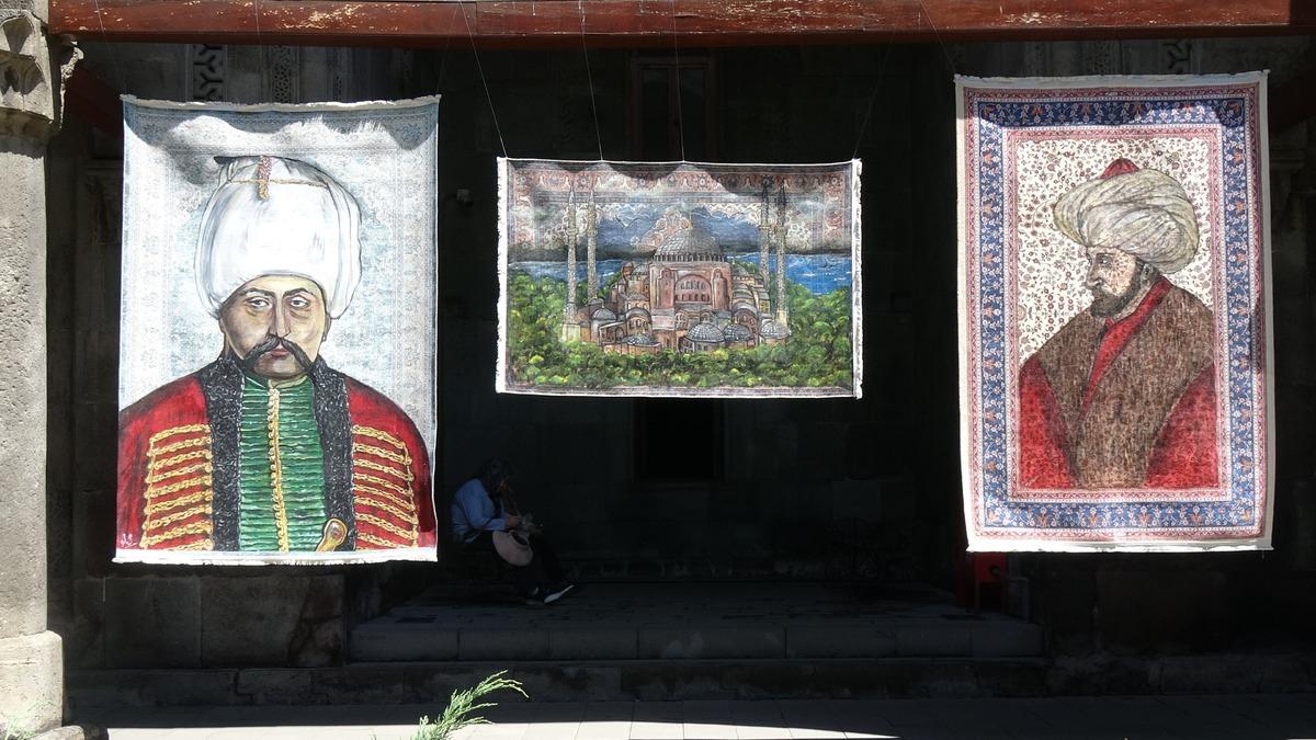 Evinde başladı, Türkiye de sayılı isimlerden biri oldu! Kilimleri tuvale çevirdi 5