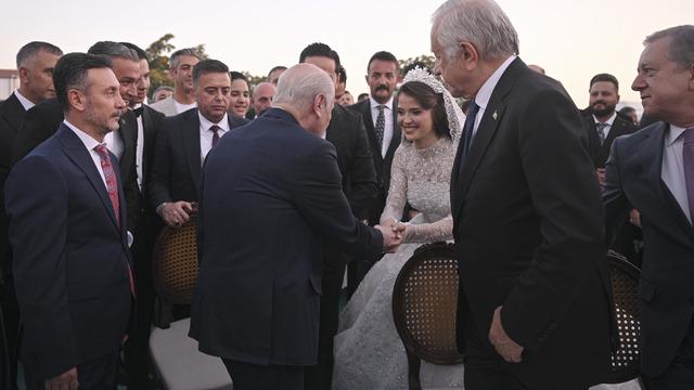 20 bin kişi katıldı, Bahçeli nikah şahidi oldu