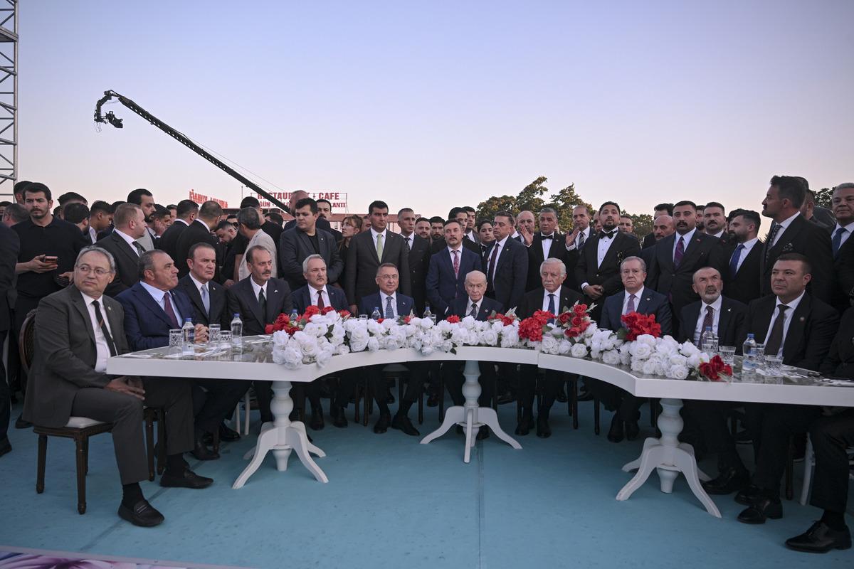20 bin kişi katıldı, Bahçeli nikah şahidi oldu 1