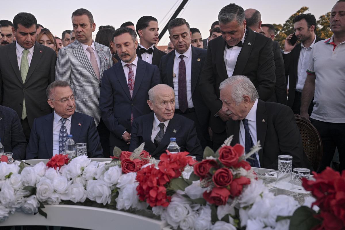 20 bin kişi katıldı, Bahçeli nikah şahidi oldu 3