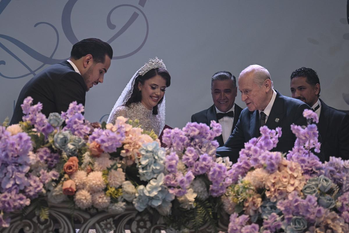20 bin kişi katıldı, Bahçeli nikah şahidi oldu 4