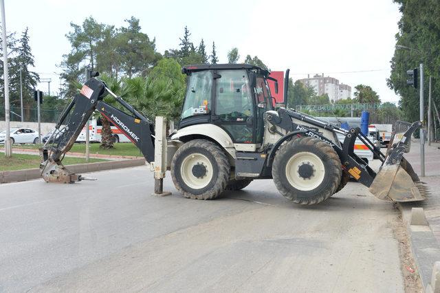 Adana'da iş makinesi doğal gaz borusunu patlattı