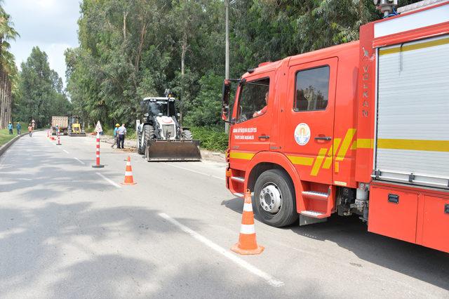 Adana'da iş makinesi doğal gaz borusunu patlattı