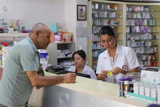 Eczanede başlayan mesaisi tarlada bitiyor 10