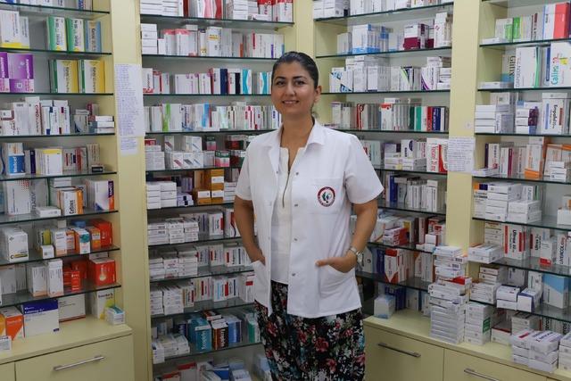 Eczanede başlayan mesaisi tarlada bitiyor 6