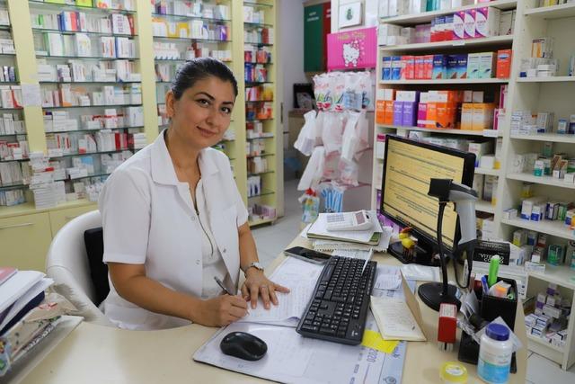Eczanede başlayan mesaisi tarlada bitiyor 1