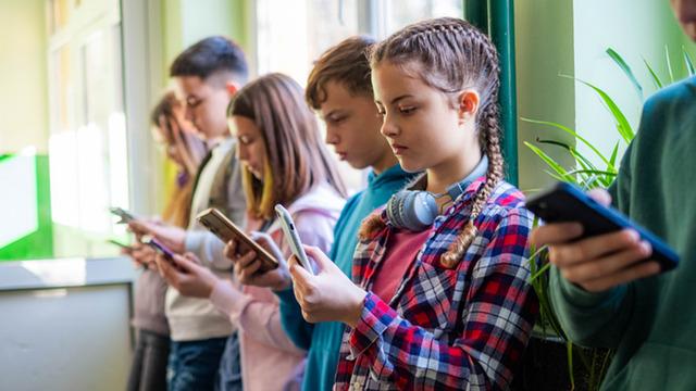 Sosyal medya yok, bağımlılık yok! Çocuklar için yeni telefon fikri gündem oldu