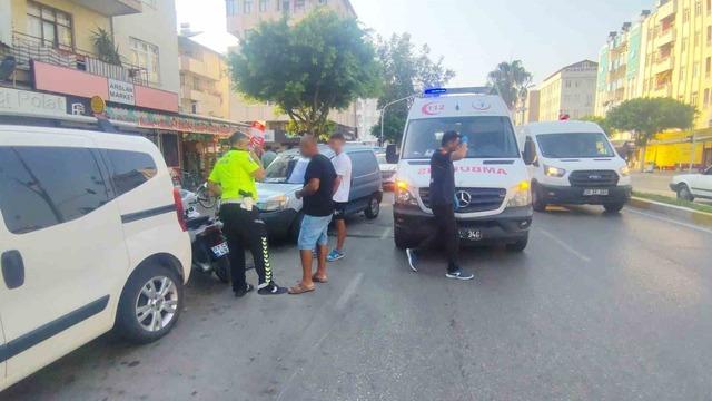 Kırmızı ışık ihlali kazayla bitti, motosiklet sürücüsü yaralandı