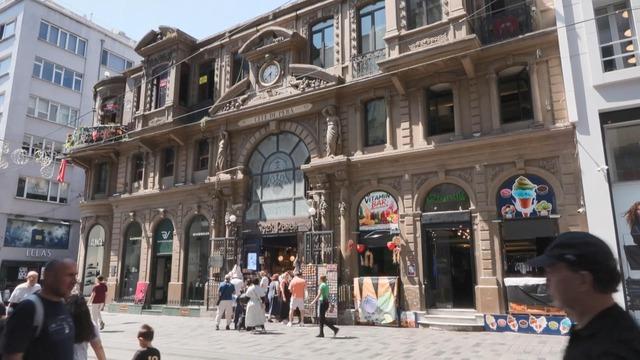 150 yıllık Çiçek Pasajı'nda şaşırtan görüntü! Tarihçi tepki gösterdi