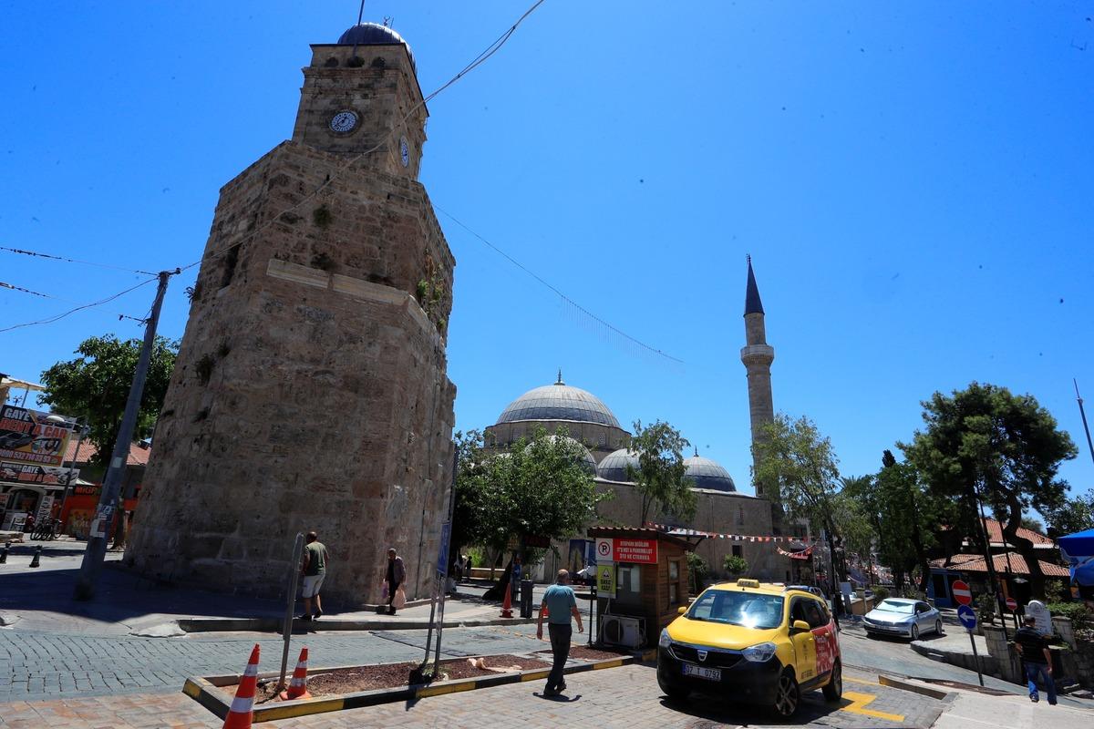 500 kişi yaşıyor! Hava kararınca n&uuml;fusu 100 katına &ccedil;ıkıyor 5