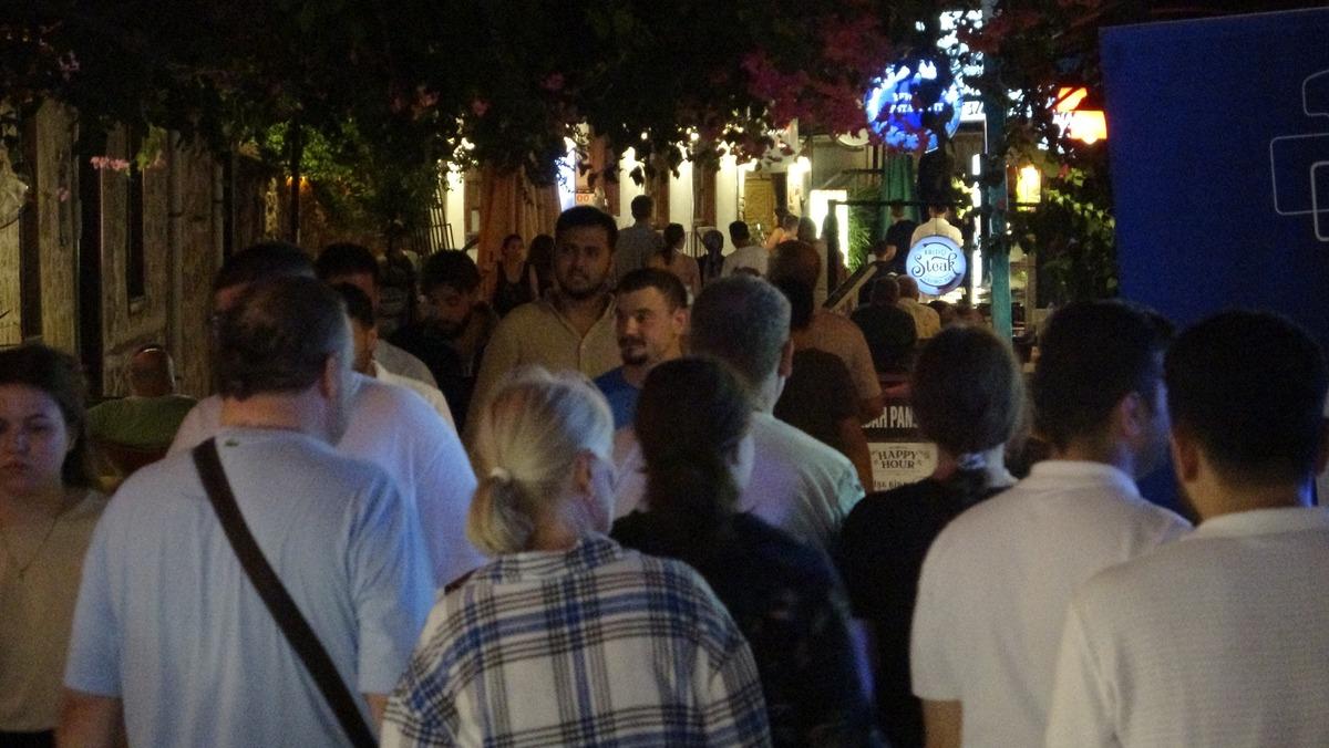 500 kişi yaşıyor! Hava kararınca n&uuml;fusu 100 katına &ccedil;ıkıyor 4