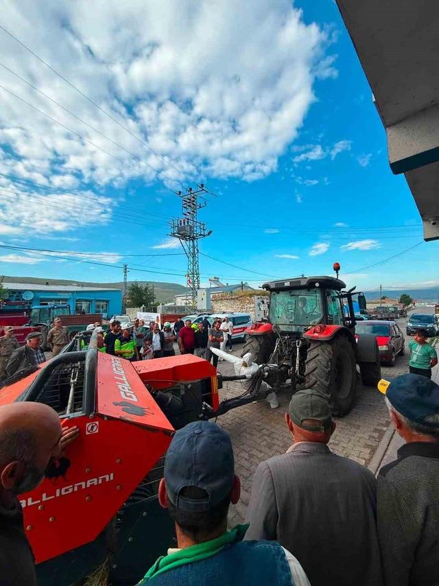 Jandarma trafik ekiplerinden "Reflekt&ouml;r tak, g&ouml;r&uuml;n&uuml;r ol" uygulaması 3
