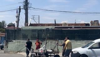 Bir anda hızlanan at arabası hafif ticari ara&ccedil;la &ccedil;arpıştı: 2 yaralı