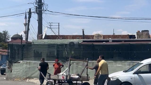Bir anda hızlanan at arabası hafif ticari araçla çarpıştı: 2 yaralı