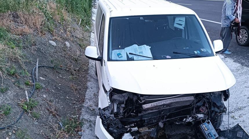 Menfeze &ccedil;arpan ara&ccedil; s&uuml;r&uuml;c&uuml;s&uuml; yaralandı