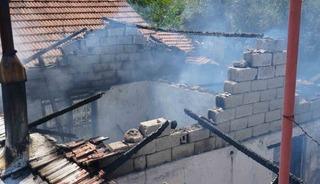 Alevlere teslim olan gecekondu kullanılamaz hale geldi