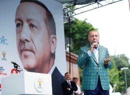 Özyeğin Üniversitesi'nde bin 136 öğrenci kep attı