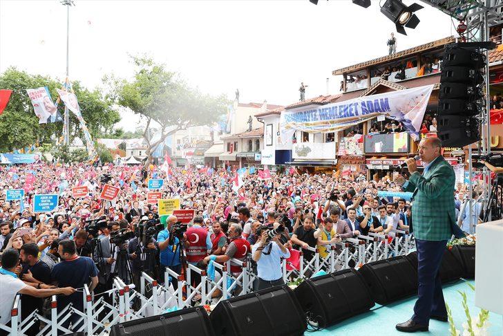 Özyeğin Üniversitesi'nde bin 136 öğrenci kep attı G4