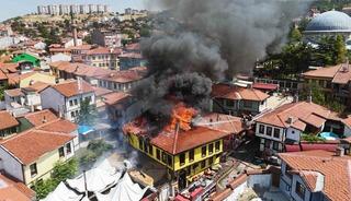 Tarihi Odunpazarı Evleri b&ouml;lgesinde korkutan yangın: 2 kişi dumandan etkilendi
