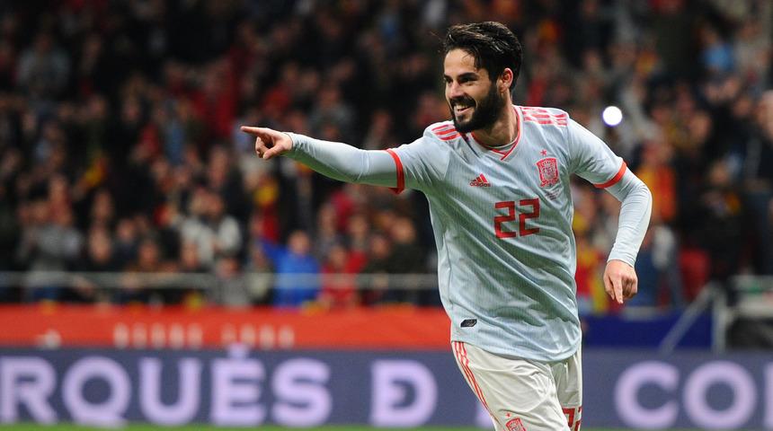 Isco ve Pique, İran maçında sahadaki kuşları koruduğu için PETA'dan ödül alacak