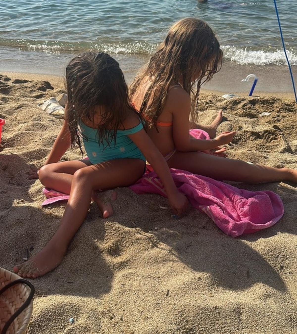 Sinem Kobal tatil pozlarını peşe peşe paylaştı! Beğeni yağdı 3