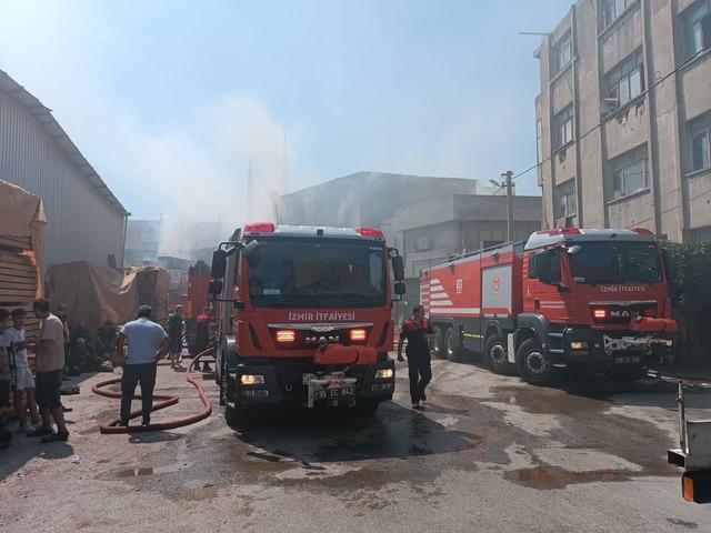 İzmir de sünger deposunda yangın 4
