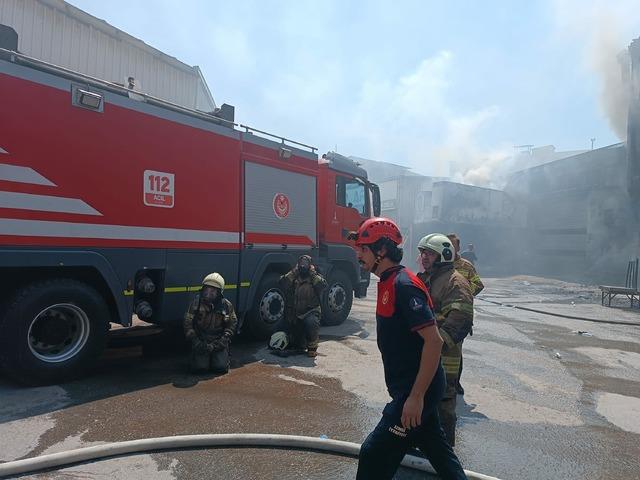 İzmir de sünger deposunda yangın 1