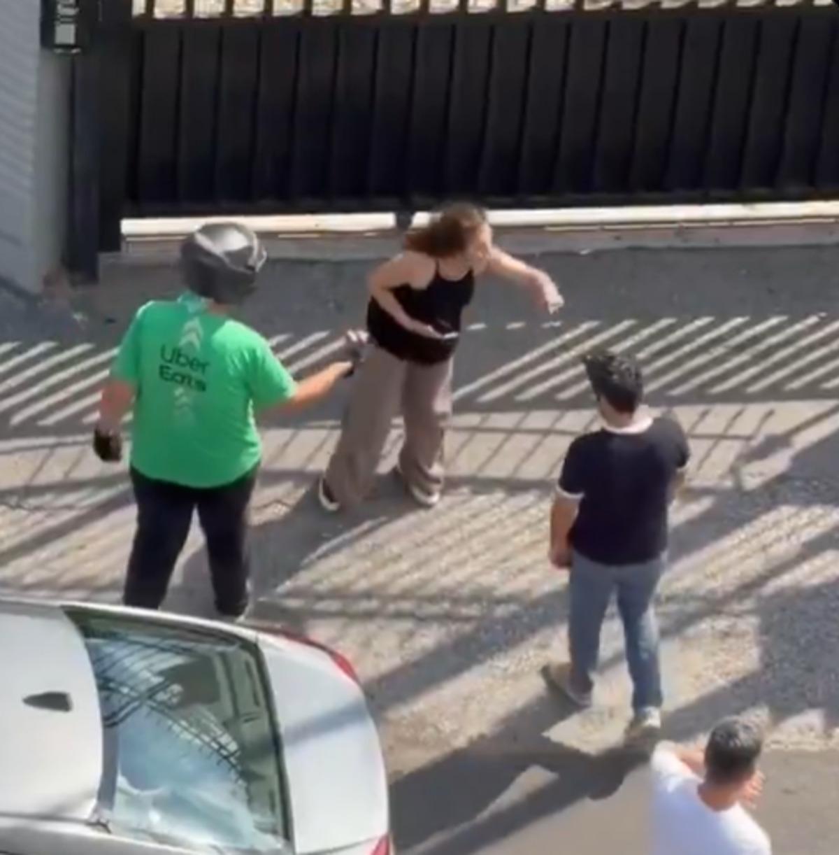 İstanbul’da yol ortasında “koca” kavgası: “Adım elinden, çatlaaa!” 2