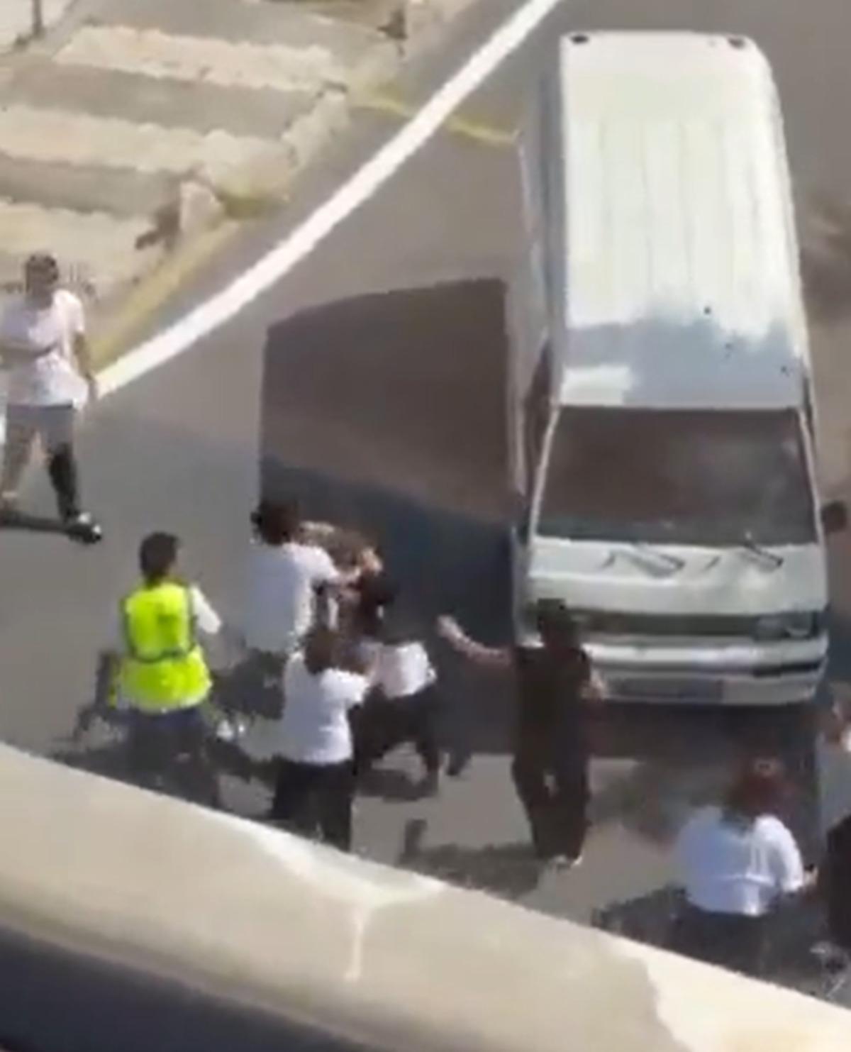 İstanbul’da yol ortasında “koca” kavgası: “Adım elinden, çatlaaa!” 1