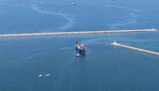 Dron saldırısında T&uuml;rk m&uuml;rettebatın yaralandığı gemi Samsun&rsquo;a getirildi