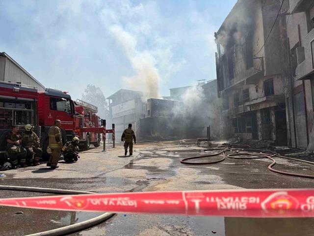 İzmir’de sünger deposunda yangın 6