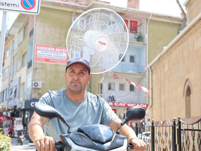 Sıcaktan bunalan vatandaştan ilgin&ccedil; &ccedil;&ouml;z&uuml;m