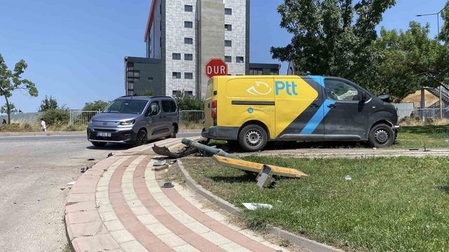 Eskişehir&rsquo;de korkutan kaza: 2 yaralı 2