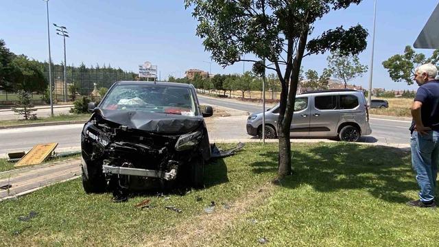 Eskişehir&rsquo;de korkutan kaza: 2 yaralı 1