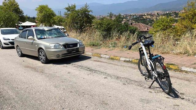 Otomobille &ccedil;arpışan bisikletli ağır yaralandı 1