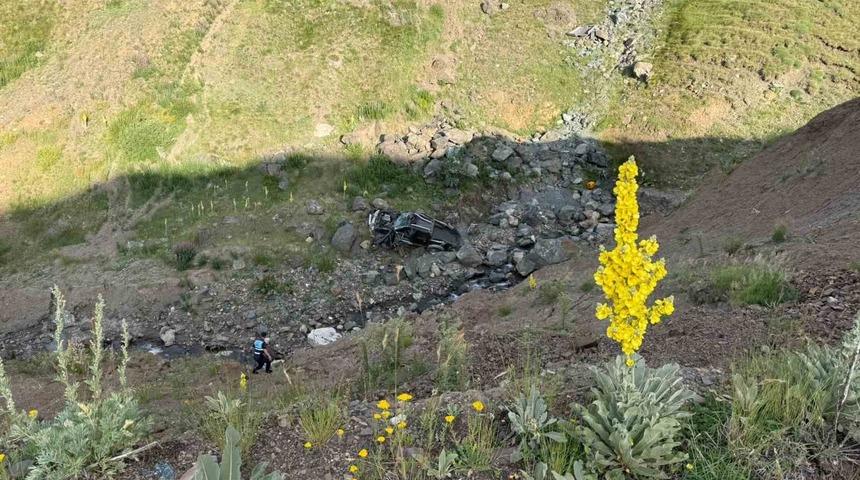 Paland&ouml;ken Ge&ccedil;idi&rsquo;nde feci kaza: 150 metrelik u&ccedil;uruma yuvarlandı