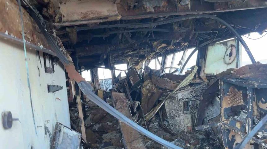 Dron saldırısına uğrayan geminin i&ccedil;i g&ouml;r&uuml;nt&uuml;lendi: Hasarın boyutu ortaya &ccedil;ıktı