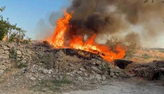 G&uuml;zelyurt il&ccedil;esinde tarihi ev alev alev yandı
