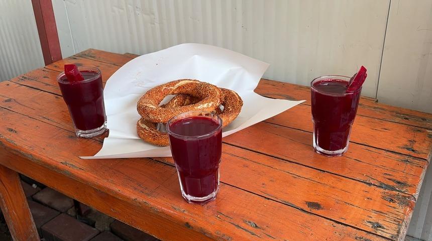 Aşırı sıcakta şalgam ve simit vatandaşların vazge&ccedil;ilmezi oldu