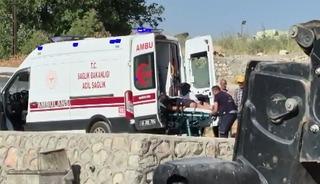İş makinesinin camına kafasını &ccedil;arpan operat&ouml;r yaralandı