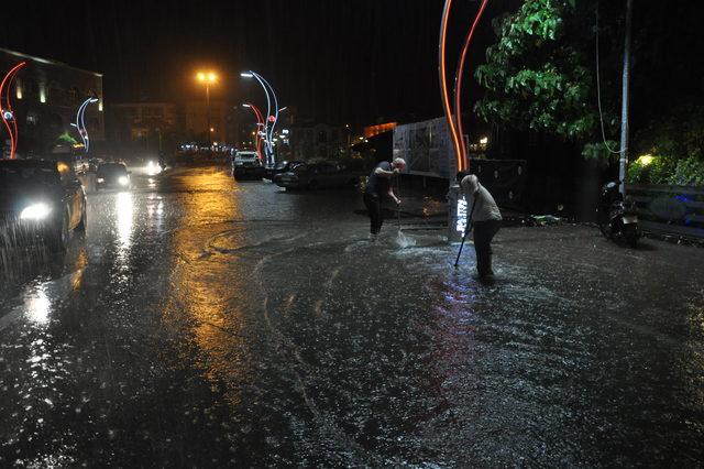 Bartın'da metrekareye 74 kilogram yağmur düştü, yollar sular altında kaldı